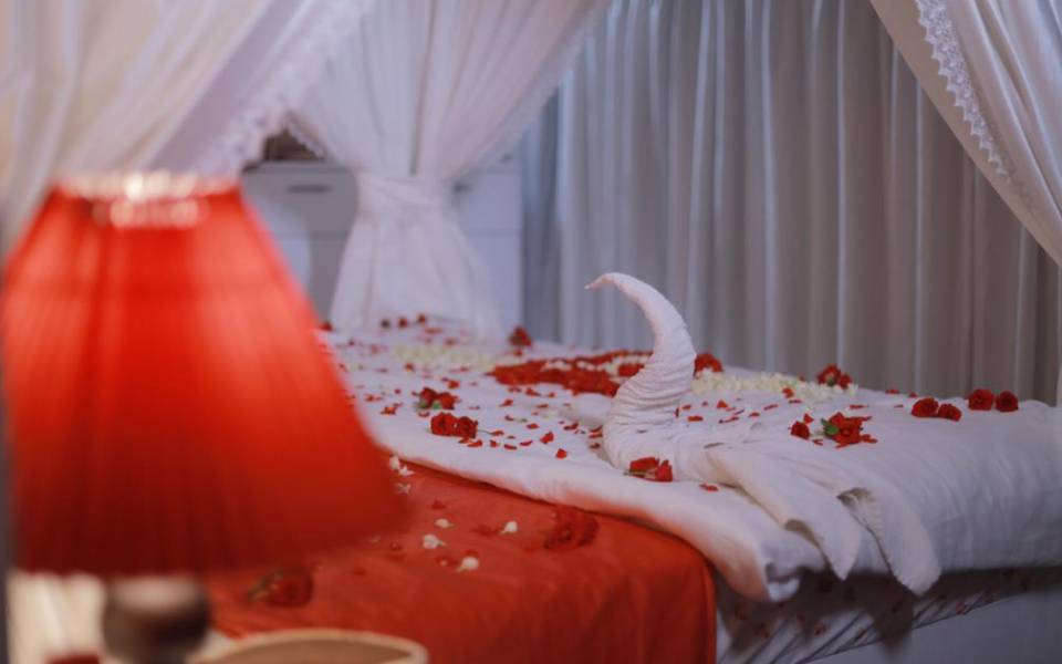 best hotels in alleppey for honeymoon